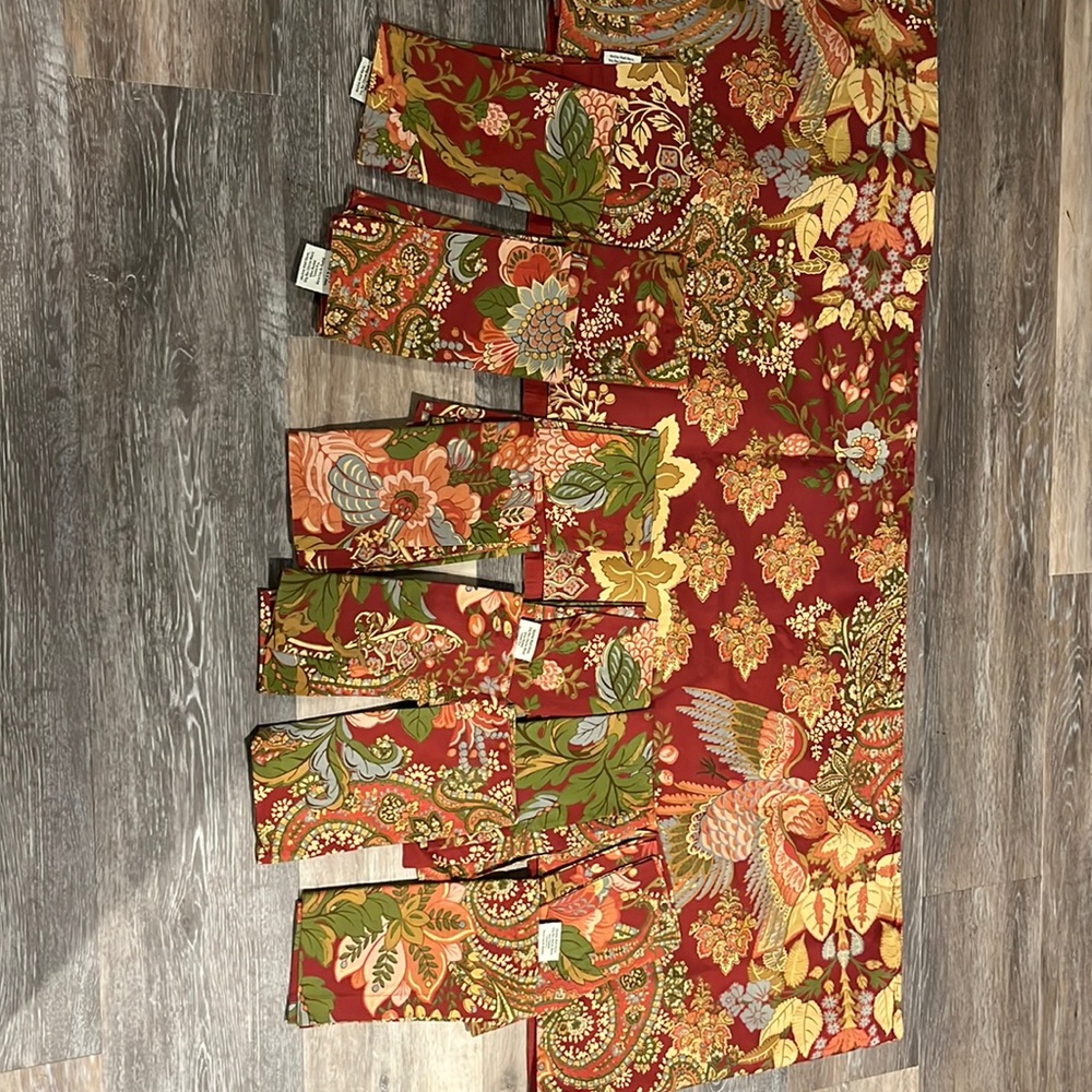 Pottery barn runner and matching napkins